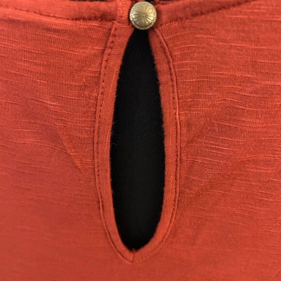 Plus size Rayon top with cute keyhole back - Picture 6 of 8